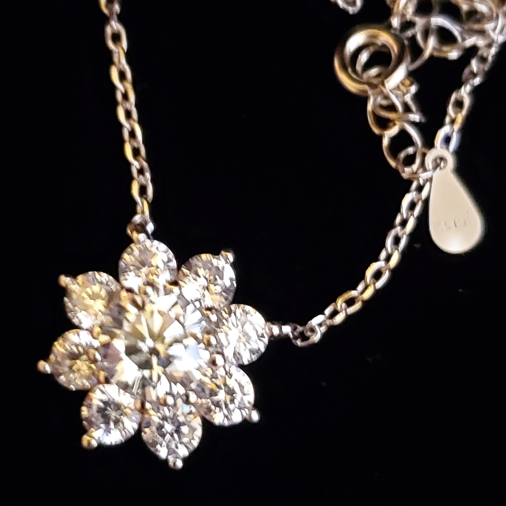 New GRA VVS 2CTW Sunflower Moissanite Diamond Necklace w/ GRA Card SALE!